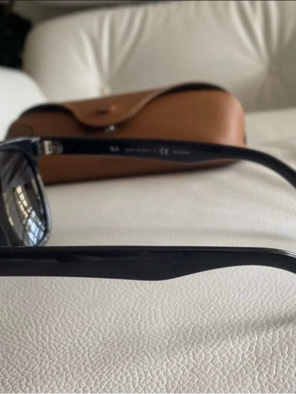 Ray-Ban Unisex Black Sunglasses with Brown Case/4184 Wayfarer 54-17-145/601-3A